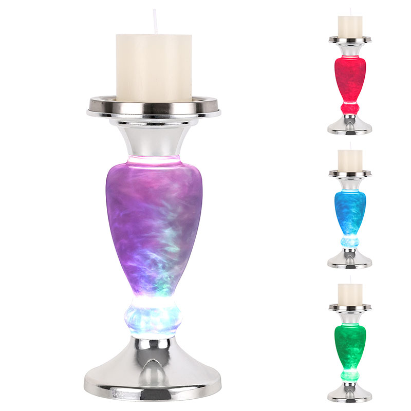 Облачно ноќно светло со свеќа